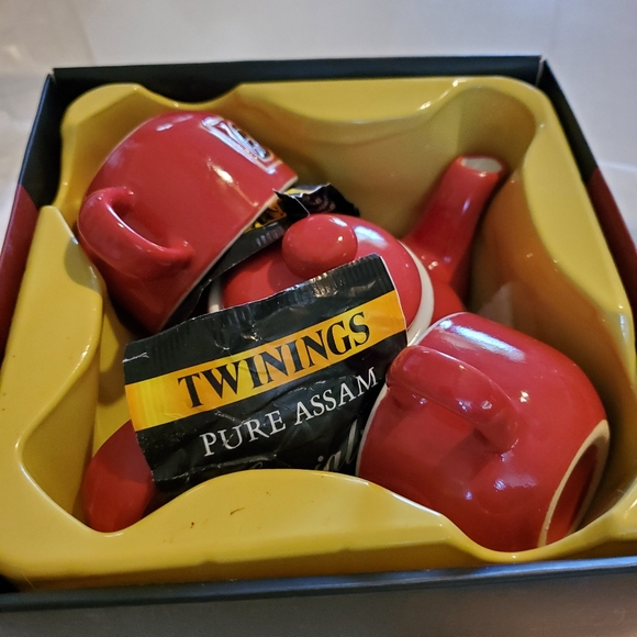 Tea Set Boxed Tea Pot for 1 2 Demitasse Cups &Saucers Leaf Red Tea Bags. - Picture 2 of 6